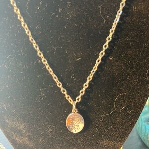 Elegant Gold Pendant Necklace